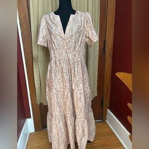 Chic Patterned dress in Brown and White